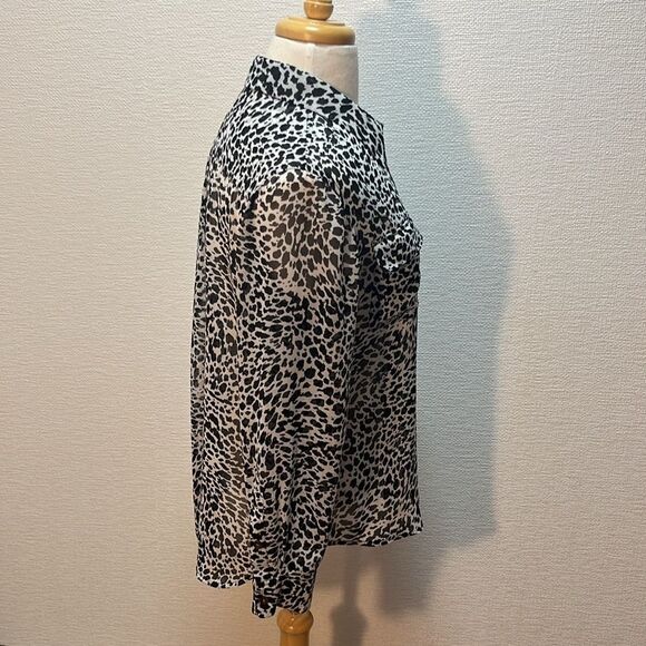 NWOT Two by Vince Camuto Sheer Animal Print Top - Picture 6 of 10